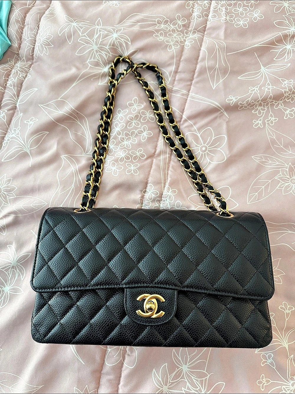 Chanel Medium Classic Double Flap Bag Shoulder Bag Black Caviar w gold hardware